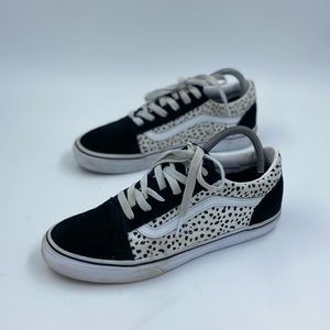Vans black and white dotted old Skool youth size 6.5